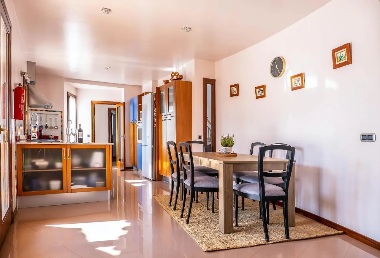 Seaside Villa Ciutadella: Beach-Nearby Retreat with Pool and Wi-Fi Sa Caleta